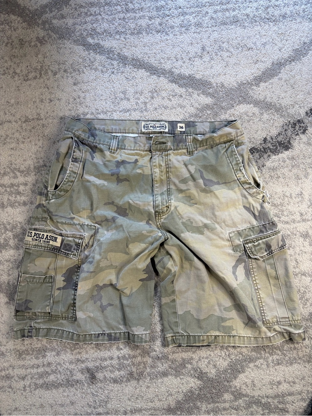 U.S. Polo Assn. Camo Cargo Shorts Size 36 Y2K Military Utility Distressed